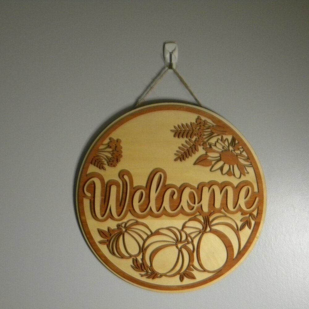 🍁 Handmade Wooden “Welcome” Sign – 11.5” round, layered, stained Basswood